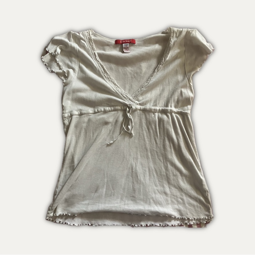 Chic V-Neck Short Sleeve Top in White